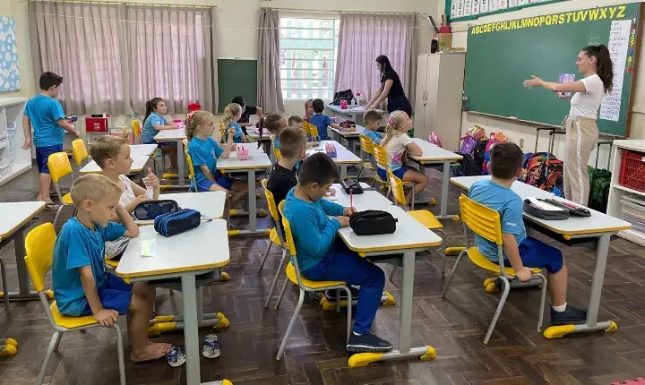 Cerca e 7,5 mil alunos iniciam o ano letivo de 2026 na rede municipal de Estância Velha