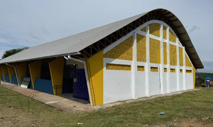 Estância Velha inaugura quadra poliesportiva coberta na Escola Presidente Kennedy