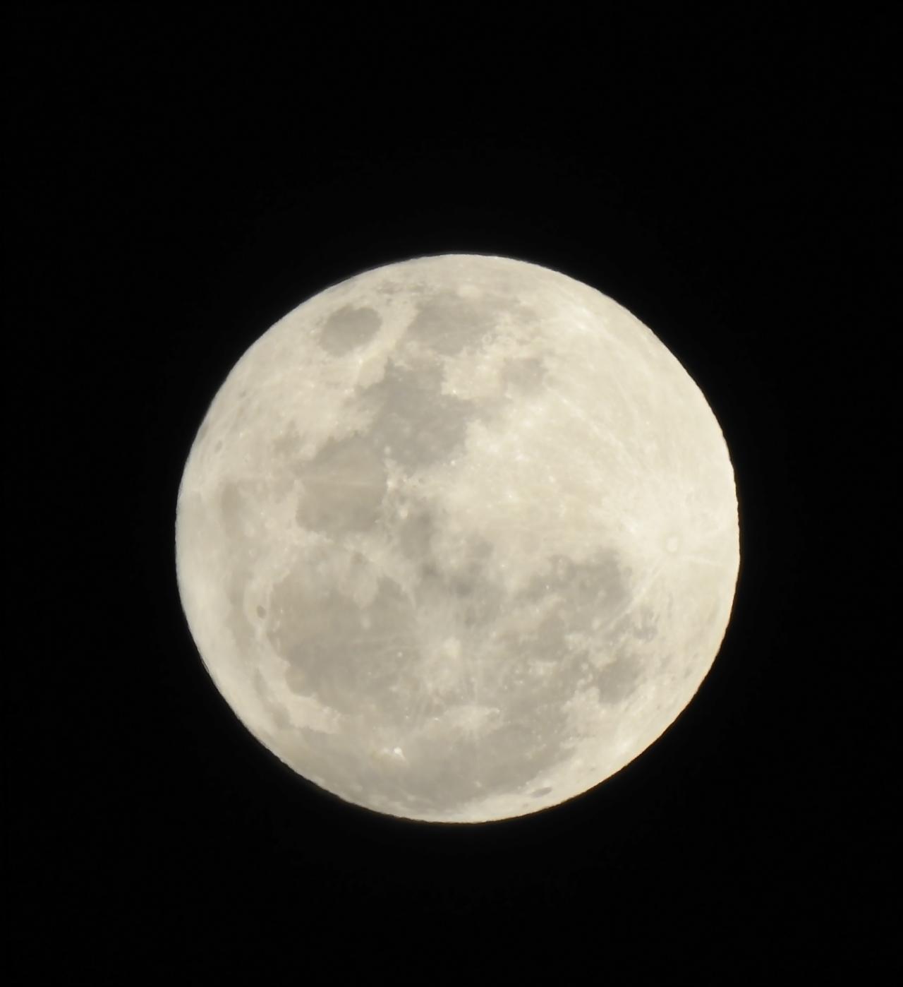 A Super Lua Azul está radiante e é a última até 2032