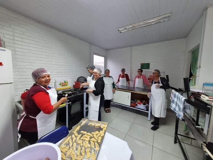 Oficina de Biscoitos da Cozinha Solidária da Cáritas tem segunda aula
