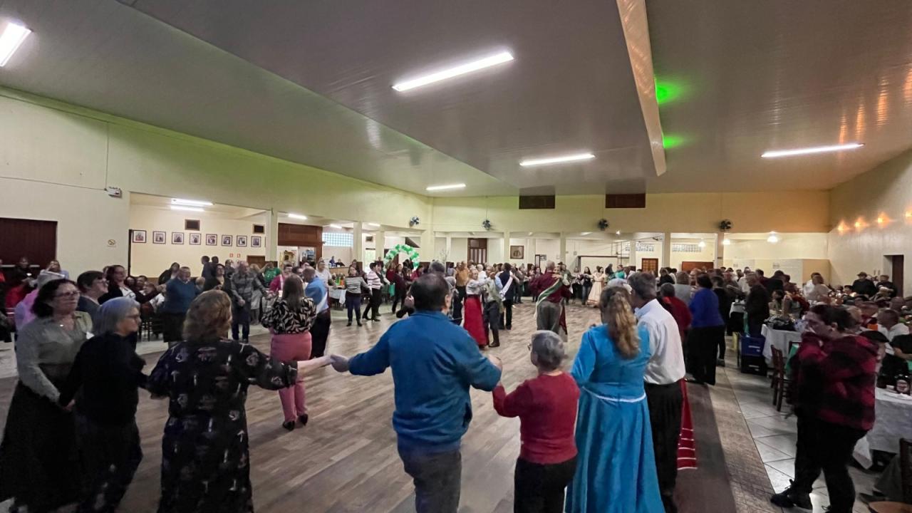 Grupo Conviver tem Baile de Emancipação