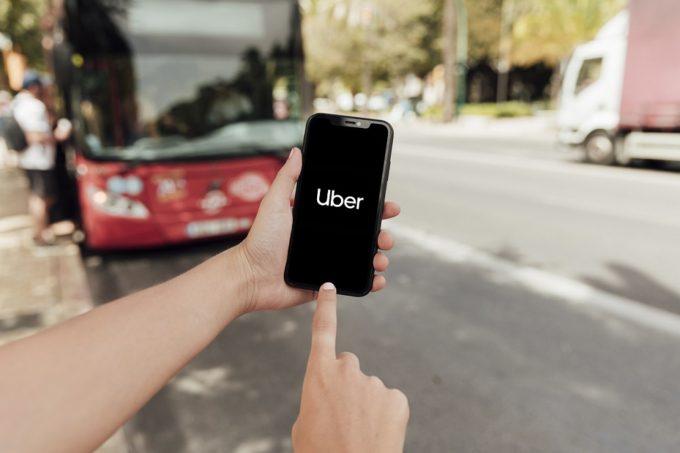 Juiz do Trabalho condena Uber a pagar R$ 1 bi e contratar todos os motoristas