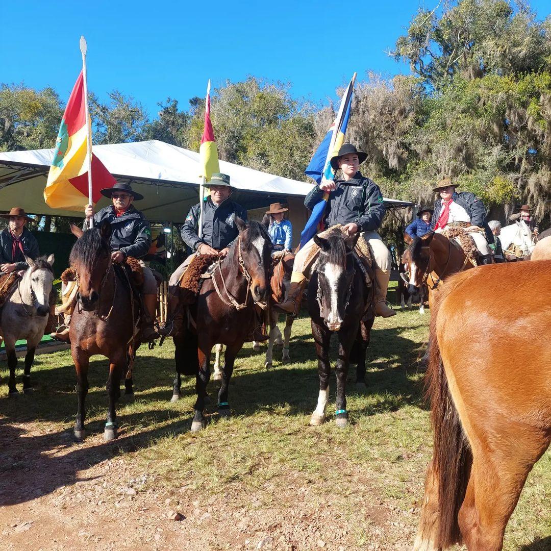 Sábado de distribuição da Chama Crioula e início dos festejos farroupilhas