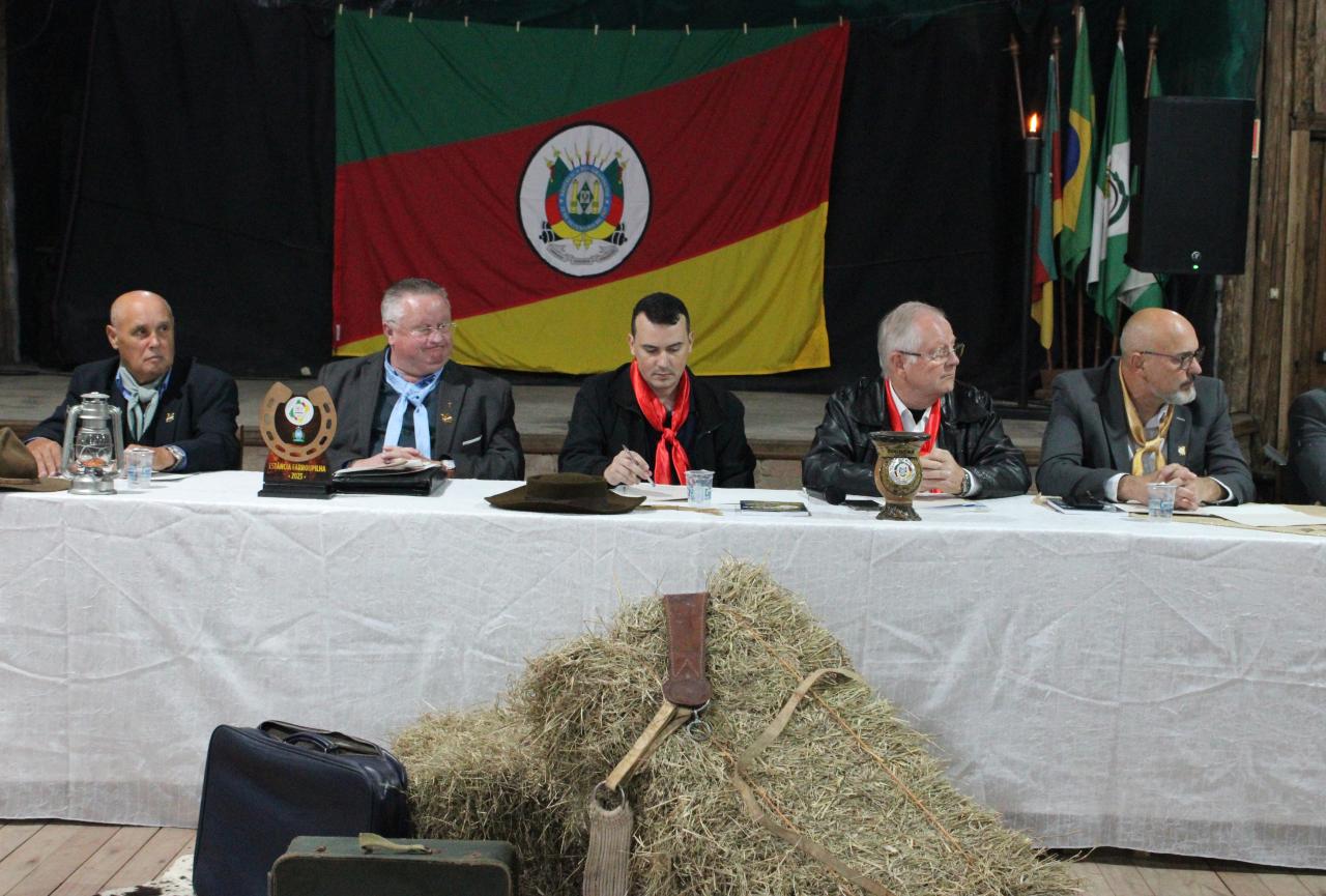 Sessão Solene da Câmara de Vereadores faz homenagem a tradicionalistas