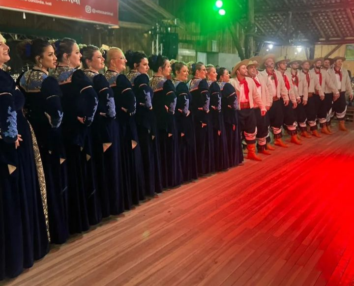 Domingo de Sarau Cultural tradicionalista em Estância Velha