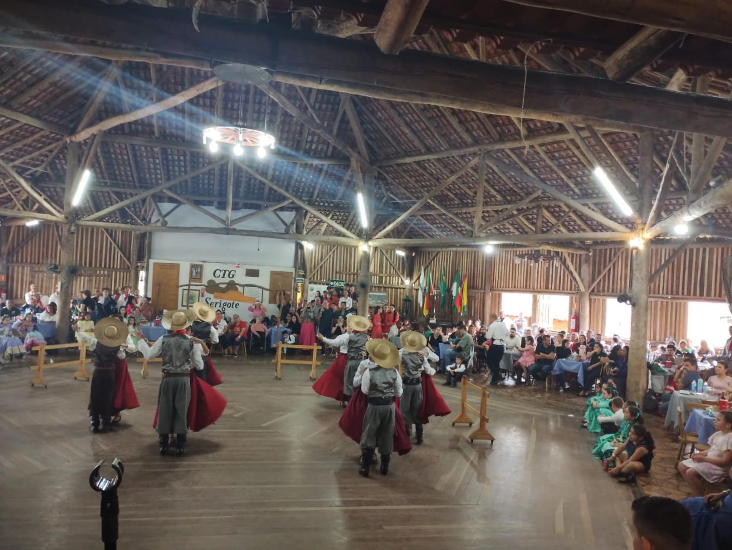 FOTOS: apresentações marcaram o Sarau Cultural da AG