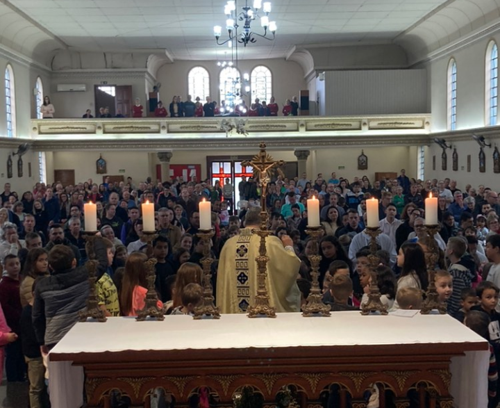 Missa celebra Nossa Senhora Aparecida e benção às crianças