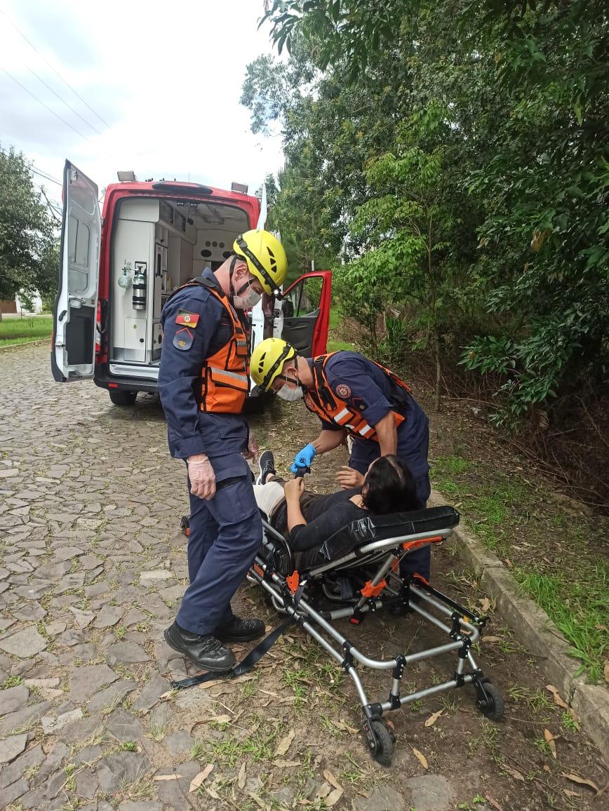 Motociclista tem fratura após queda de motocicleta