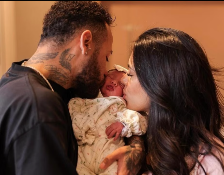 Neymar Jr e Bruna Biancardi publicam primeiras fotos de Mavie