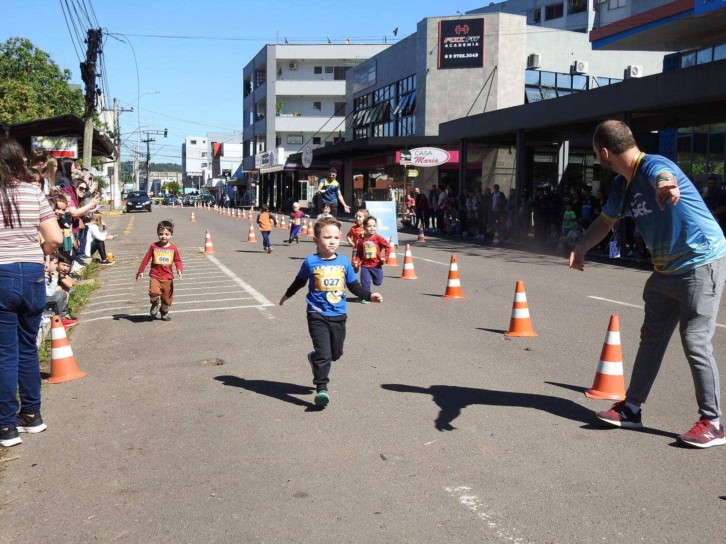 Sábado de Corrida Kids e de ação da vacinação na Praça 1º de Maio