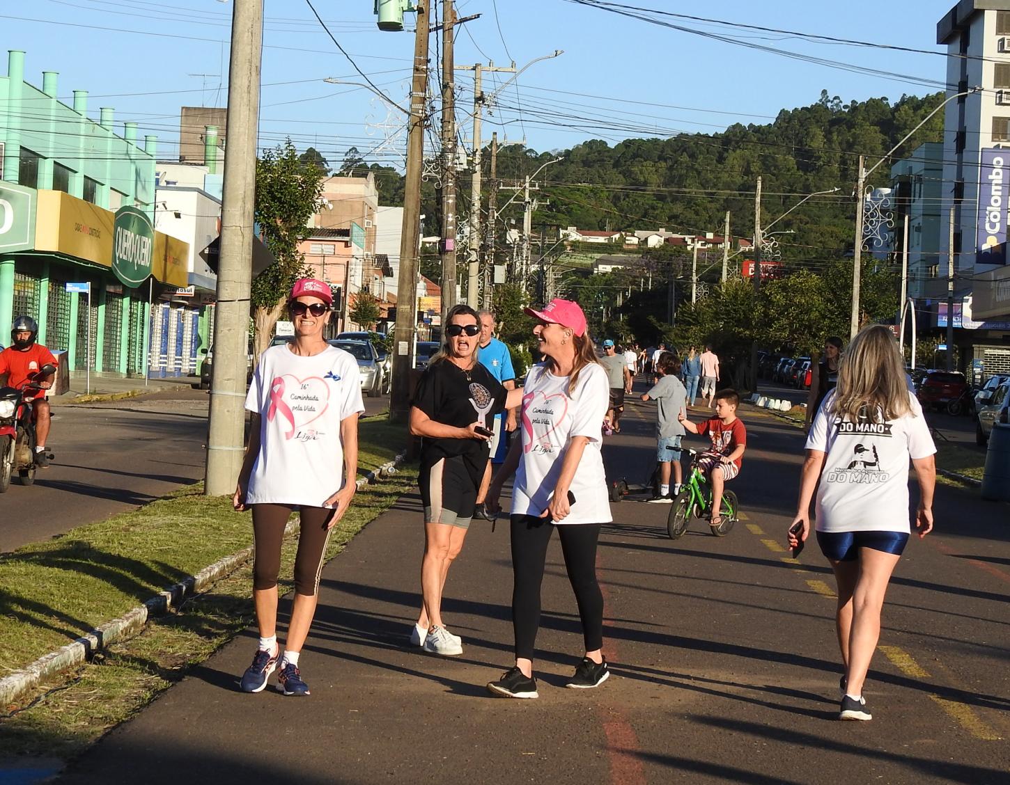 Caminhada da Liga movimentou o sábado por uma causa nobre