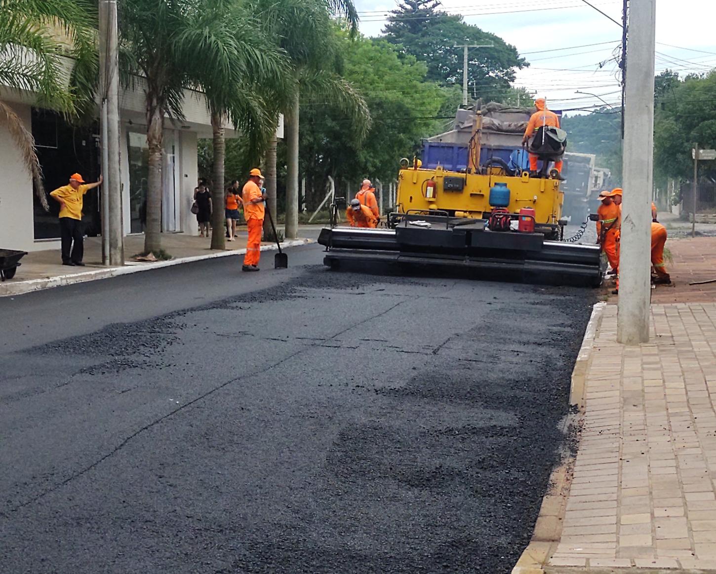 Rua Gregório de Mattos recebe asfalto