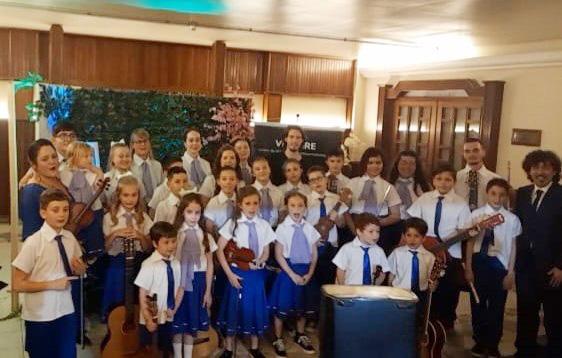 Sucesso e emoção na estreia da Orquestra Infantojuvenil