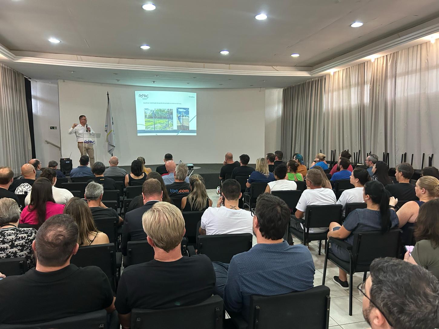 Apresentação de calendário de eventos da Fenac para 2024