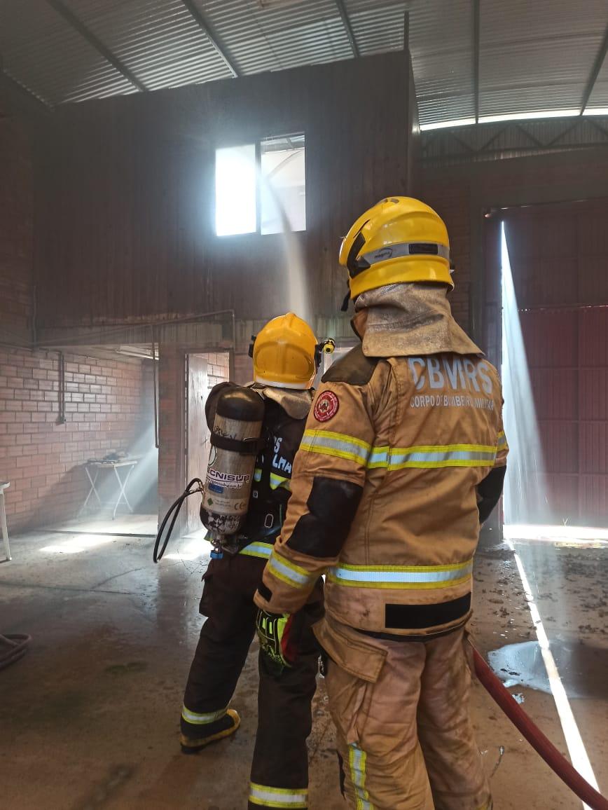 Princípio de incêndio em prédio no Campo Grande
