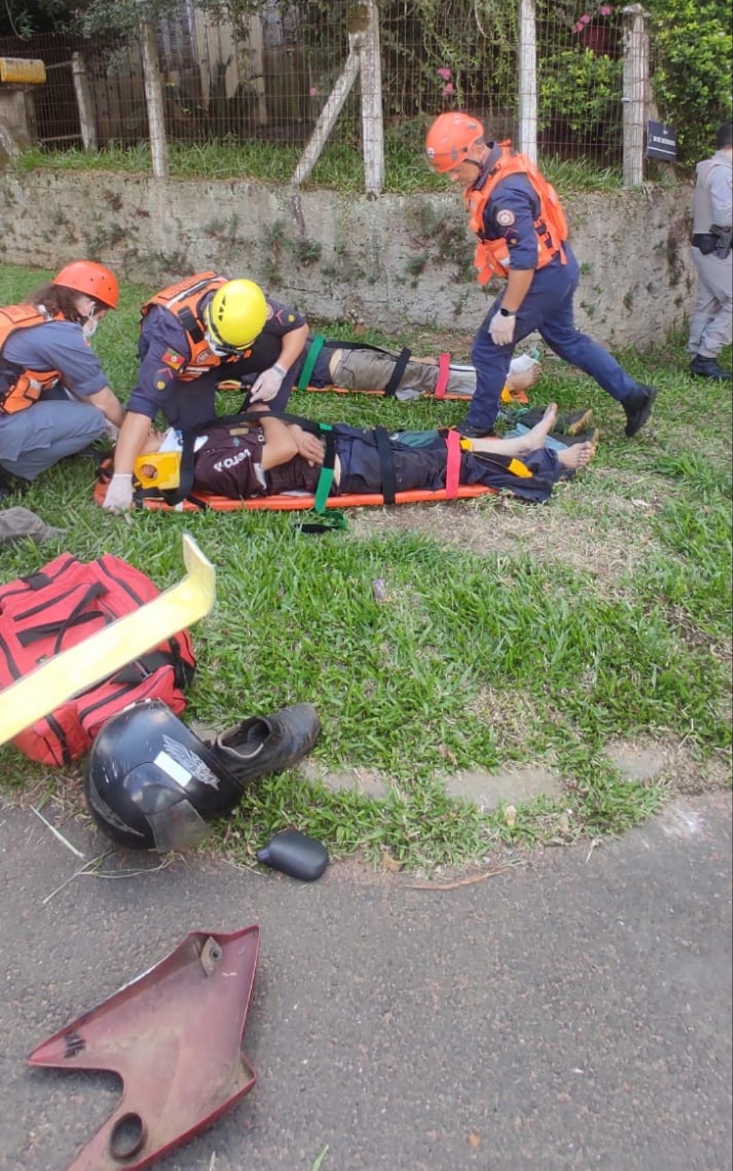Bombeiros auxiliam em acidente em Portão
