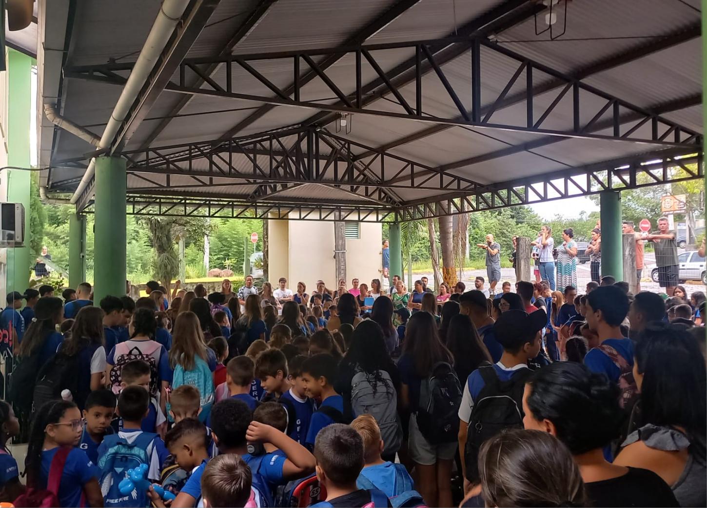 Cerca de 8 mil alunos Voltam às Aulas hoje