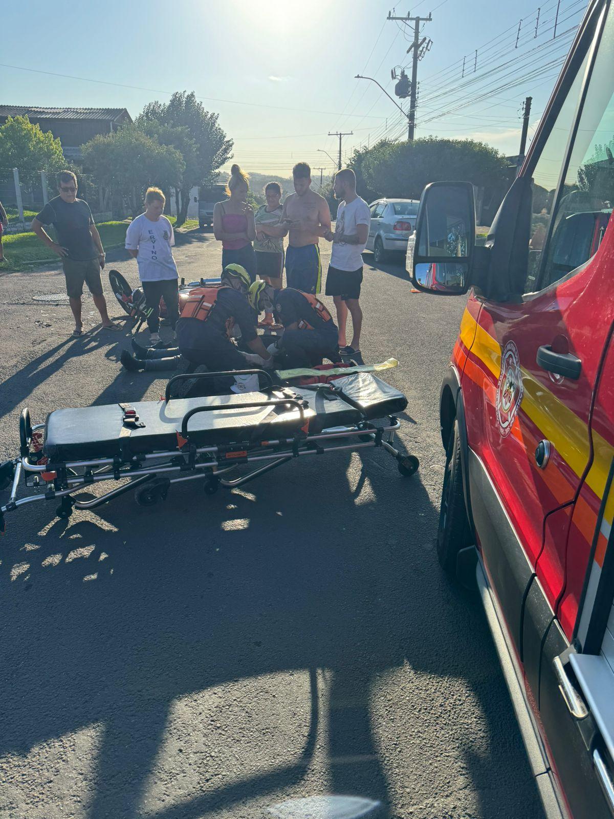 Acidente com moto e carro na rua Fortaleza