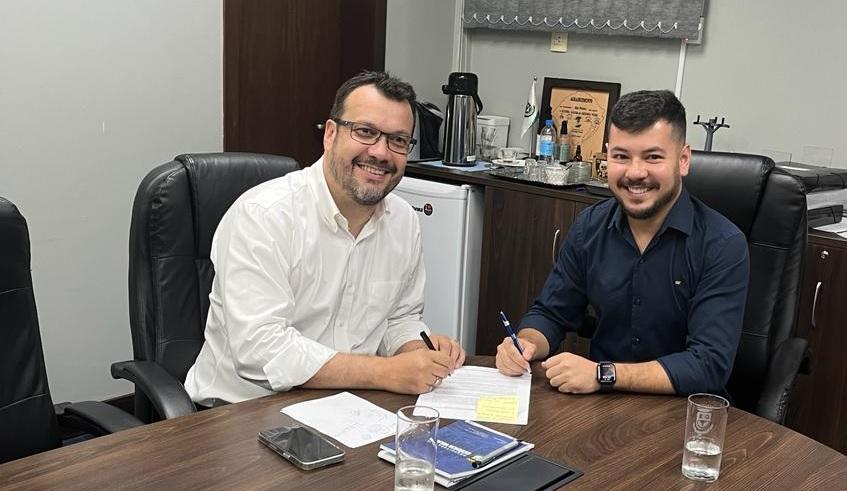 Chefe da Casa Civil do Governo do Estado esteve no município confirmando recursos
