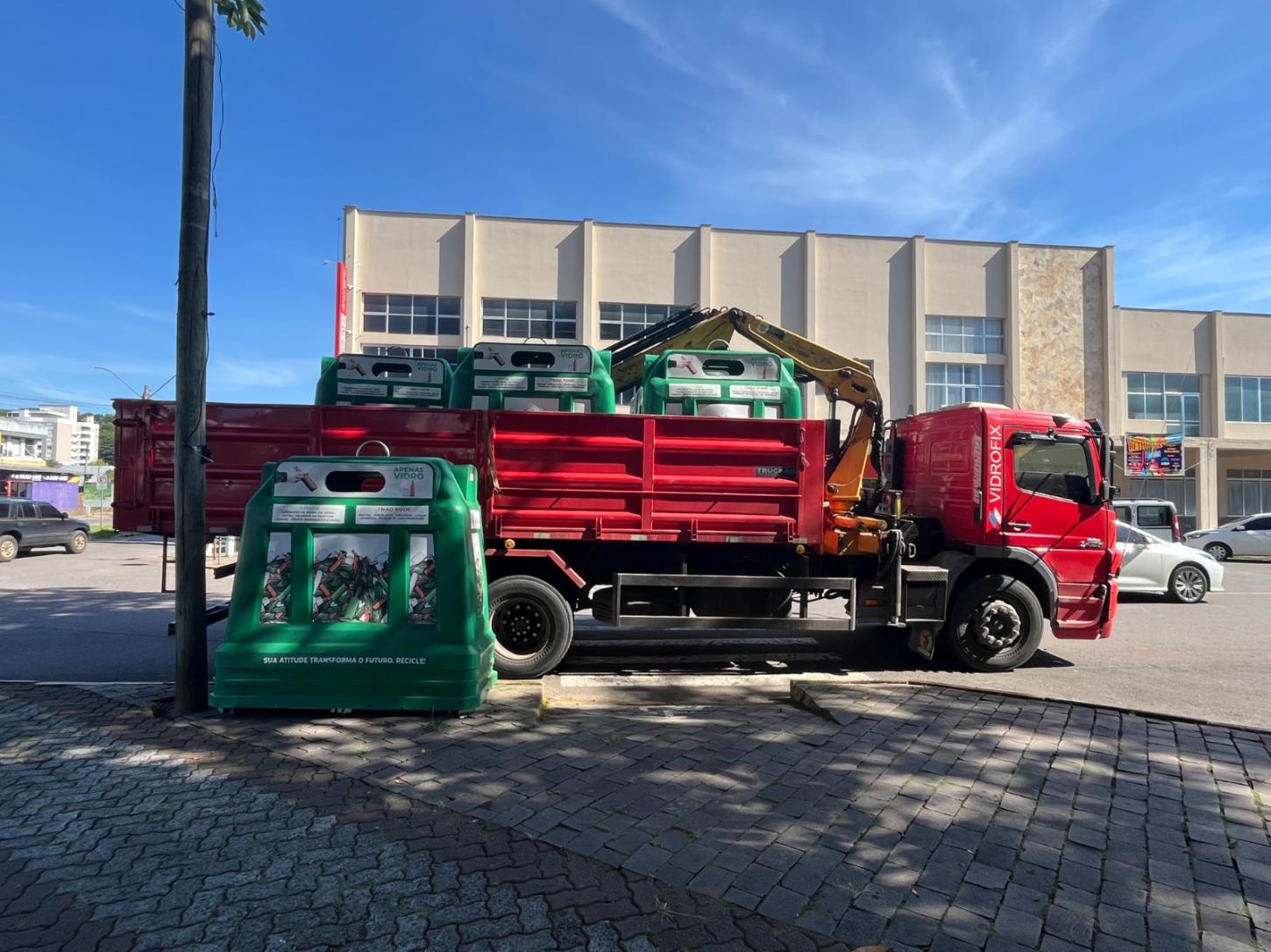 Contêineres para descarte de vidros são instalados na cidade