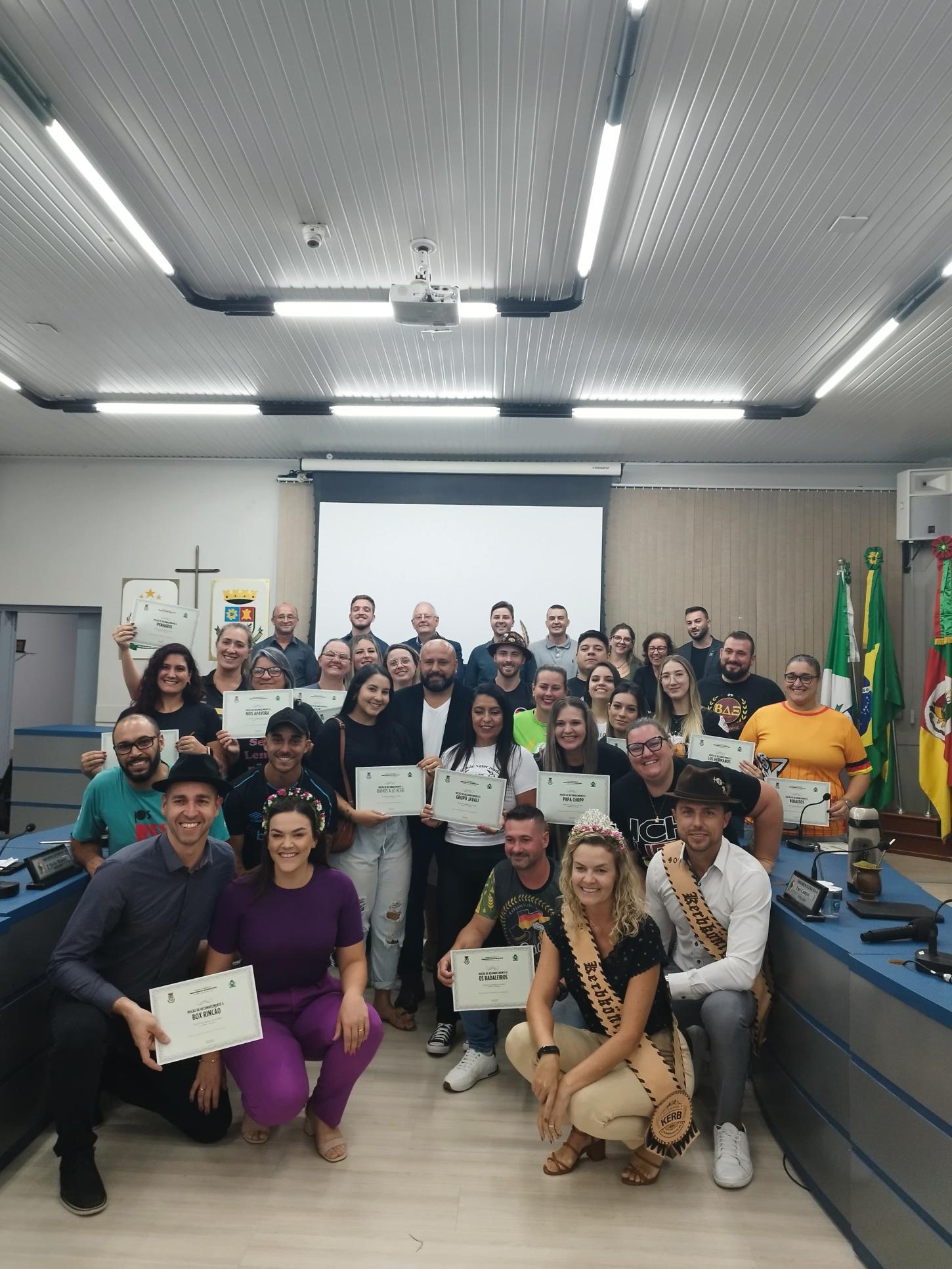 Homenagens marcaram a sessão da Câmara Municipal