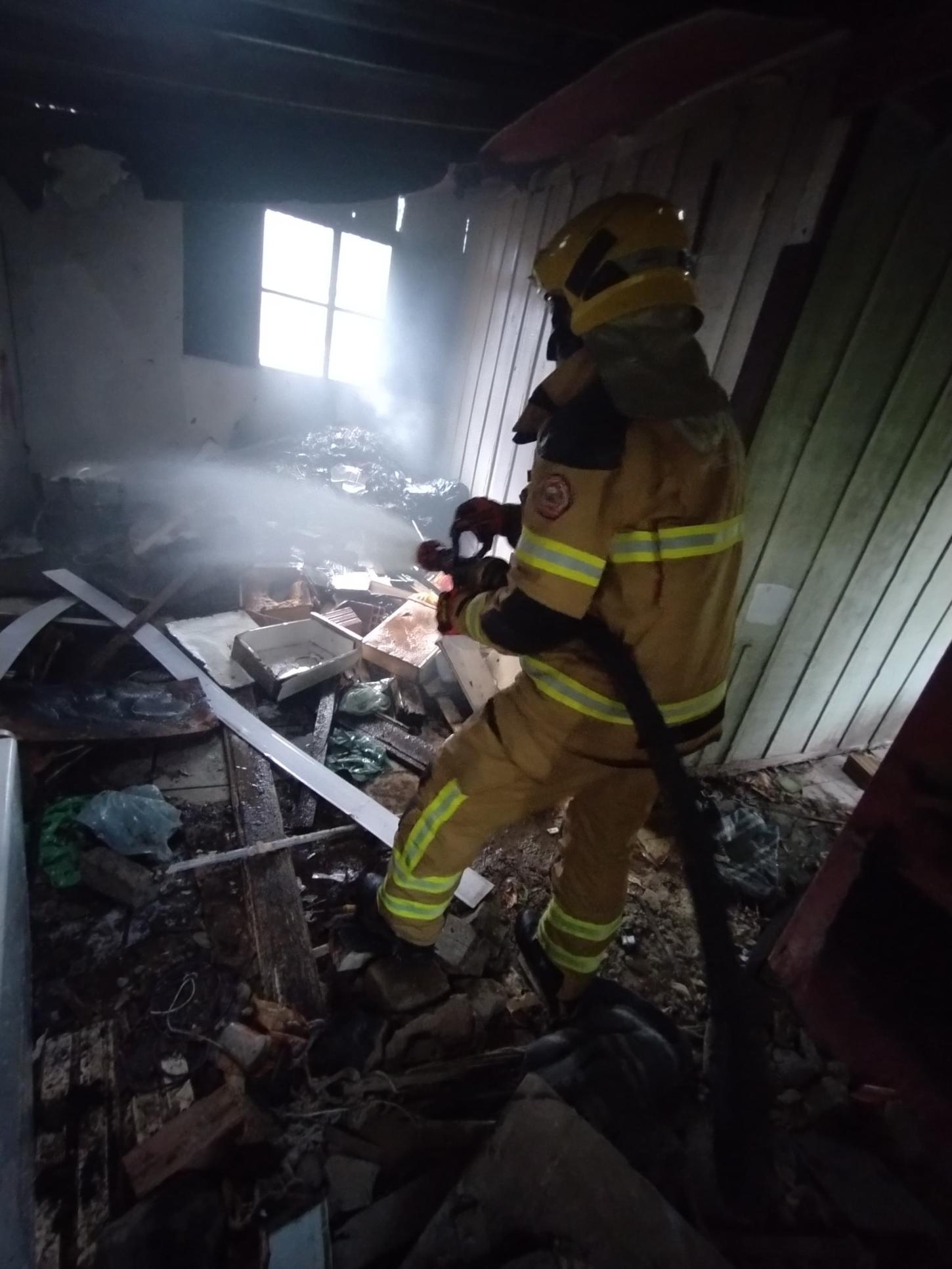 Incêndio em casa abandonada no Centro