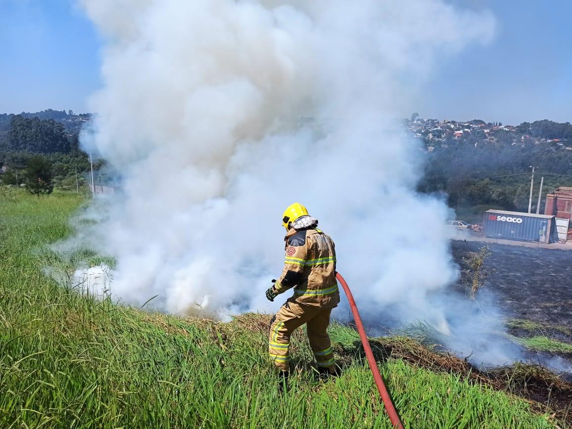 Incêndio em vegetação no Bela Vista