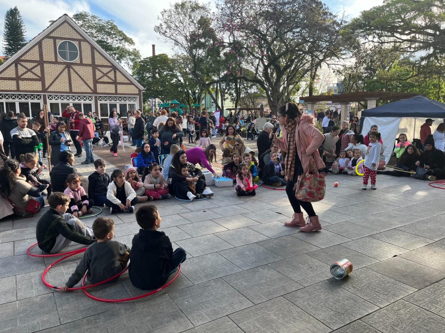 Sexta tem Noite do Brincar na praça central