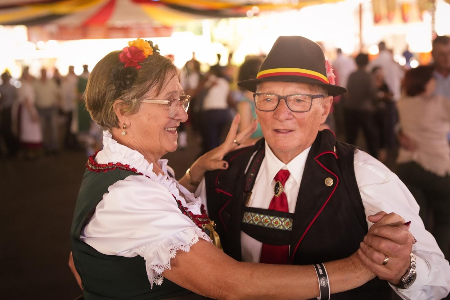Bailes de Kerb na Melhor Idade e na Apae