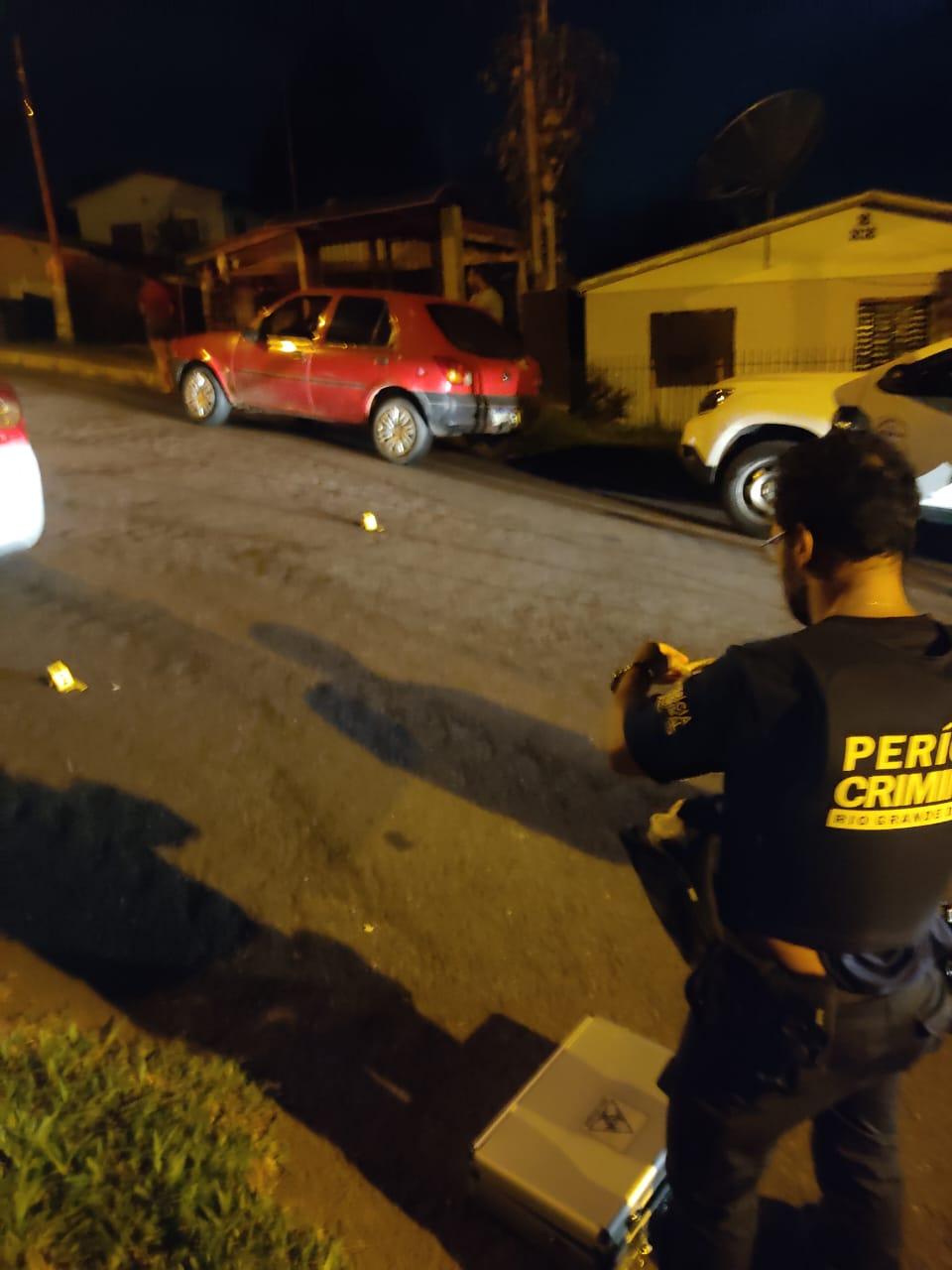 Homens foram assassinados com mais de 30 tiros