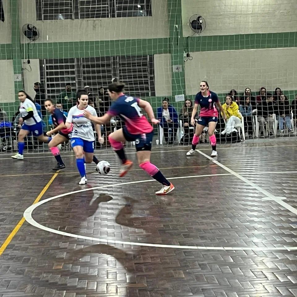 Aberto de Futsal Feminino inicia com gols