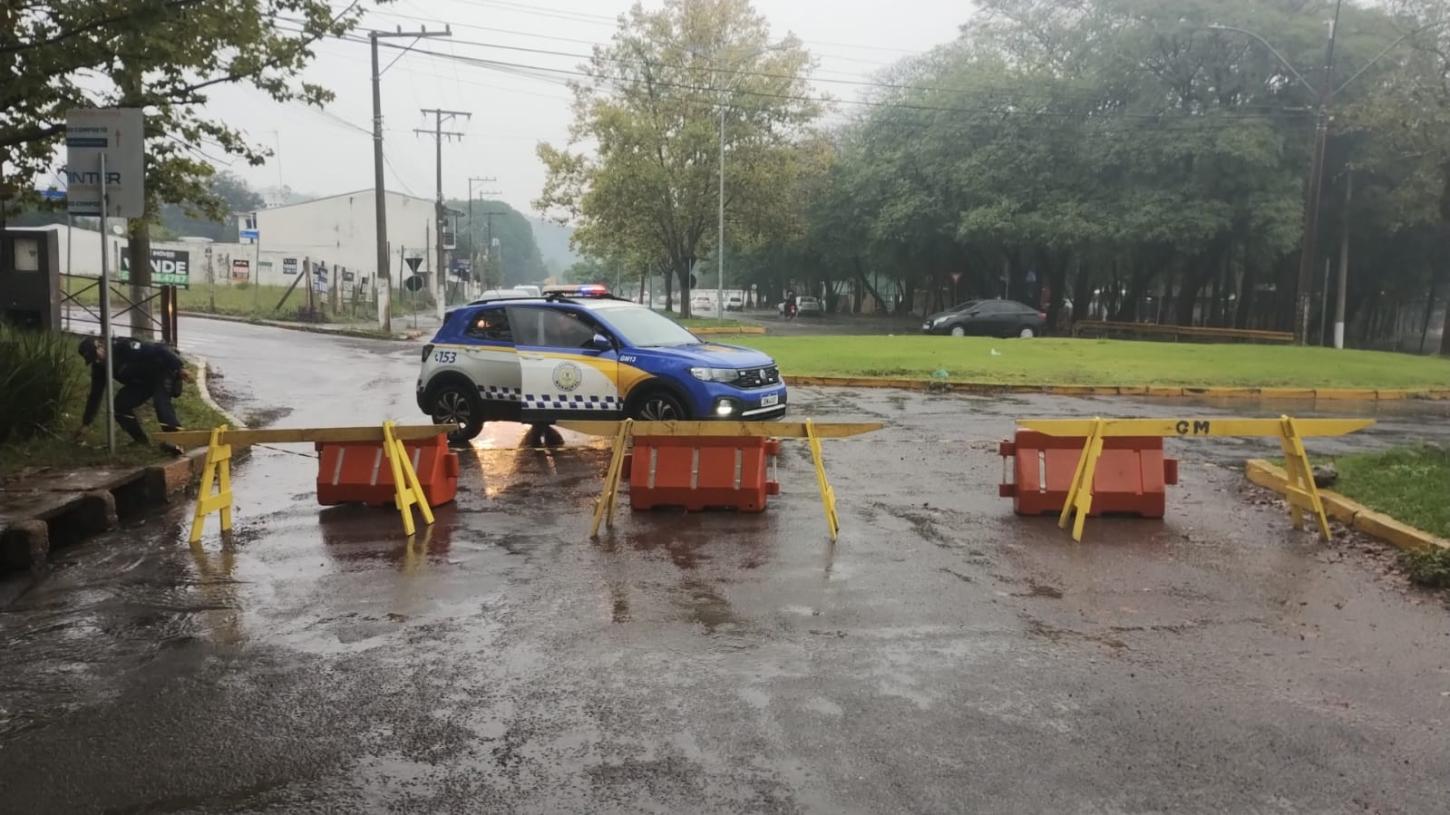 Avenida Presidente Vargas passa por reparos à tarde