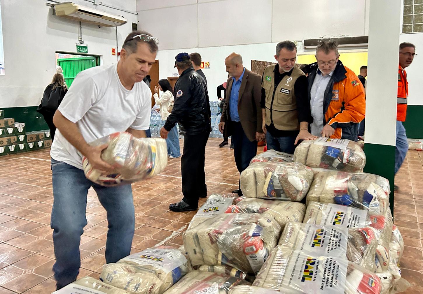 Conab distribui cestas de alimentos a municípios