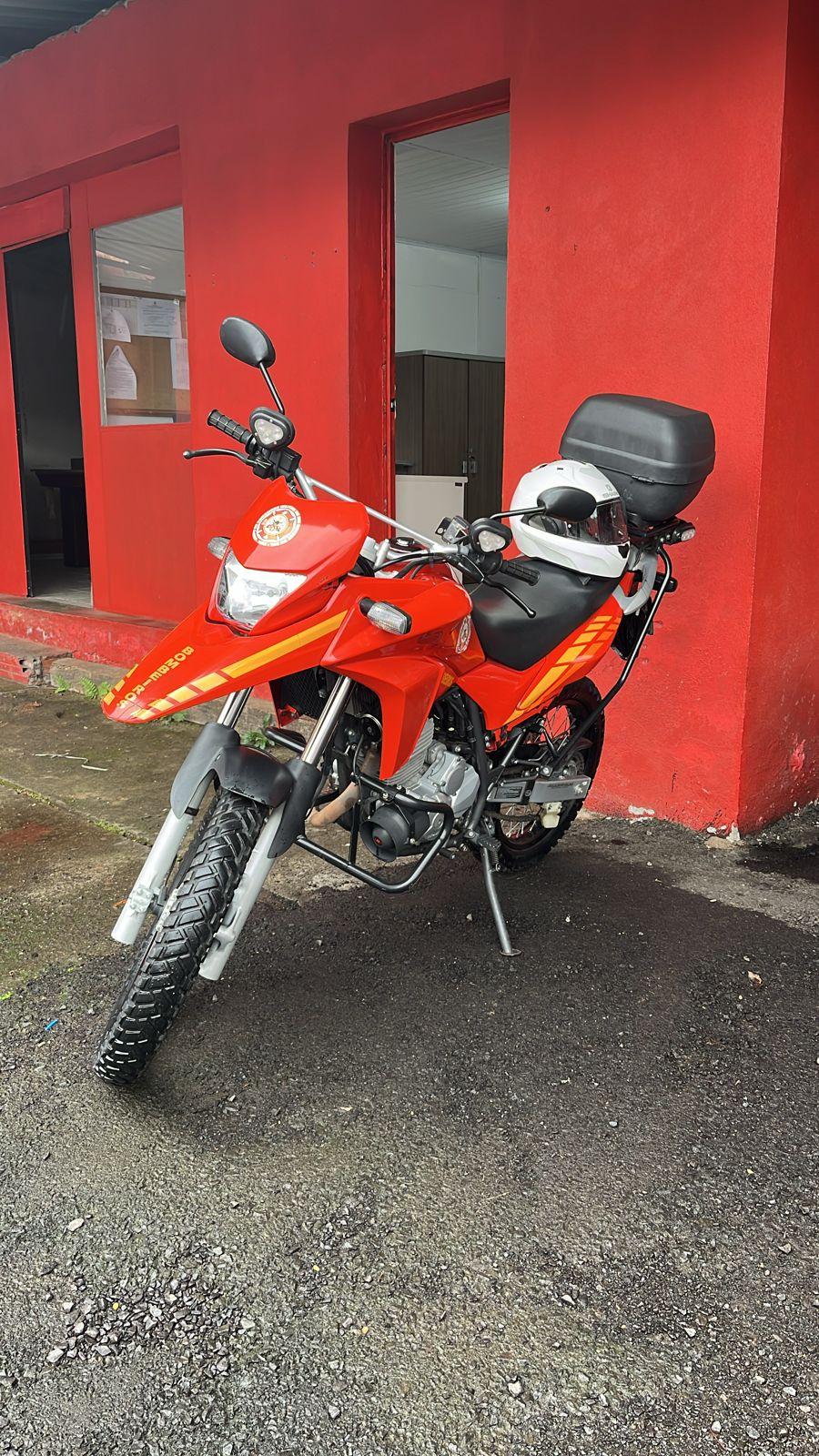 Corpo de Bombeiros recebe moto