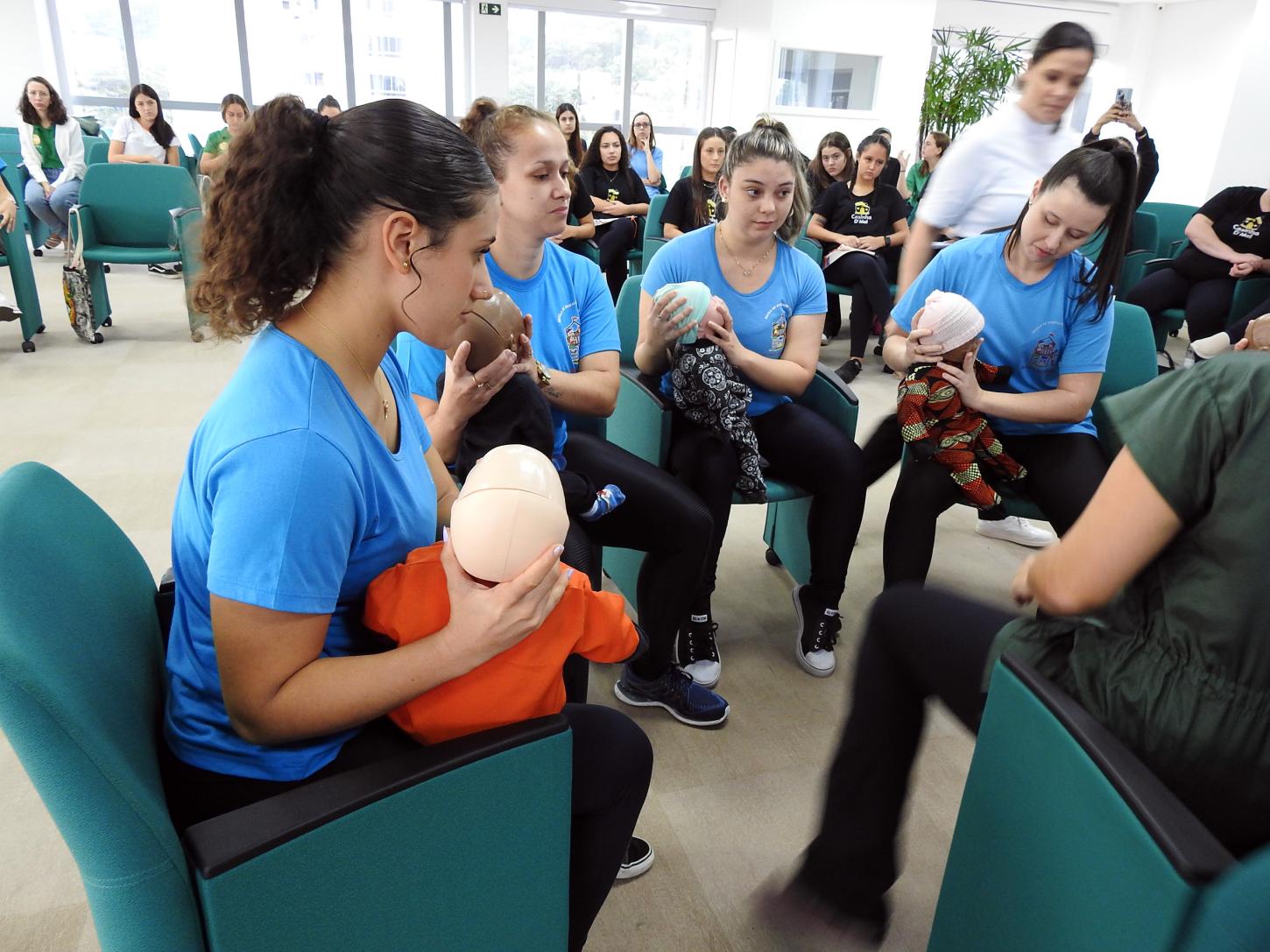 Professoras de escolas privadas participam da formação Creche Segura