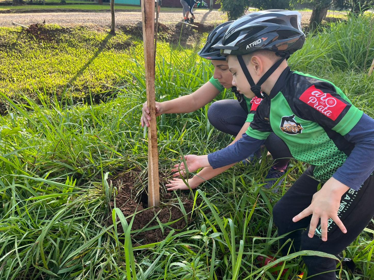 Pedalada Verde e plantio de árvores nas margens do Arroio Estância Velha