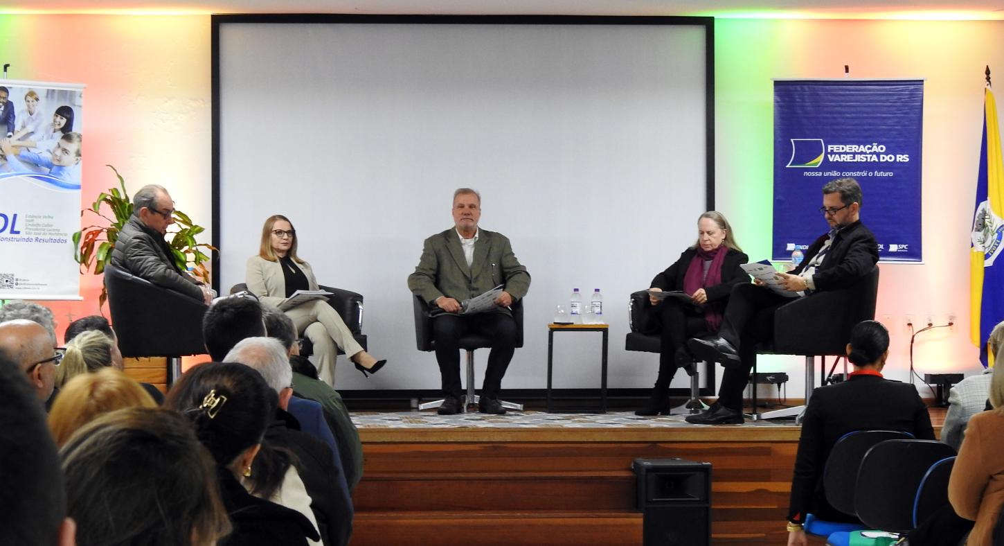 Empresários acompanham painel CDL sobre atual economia gaúcha