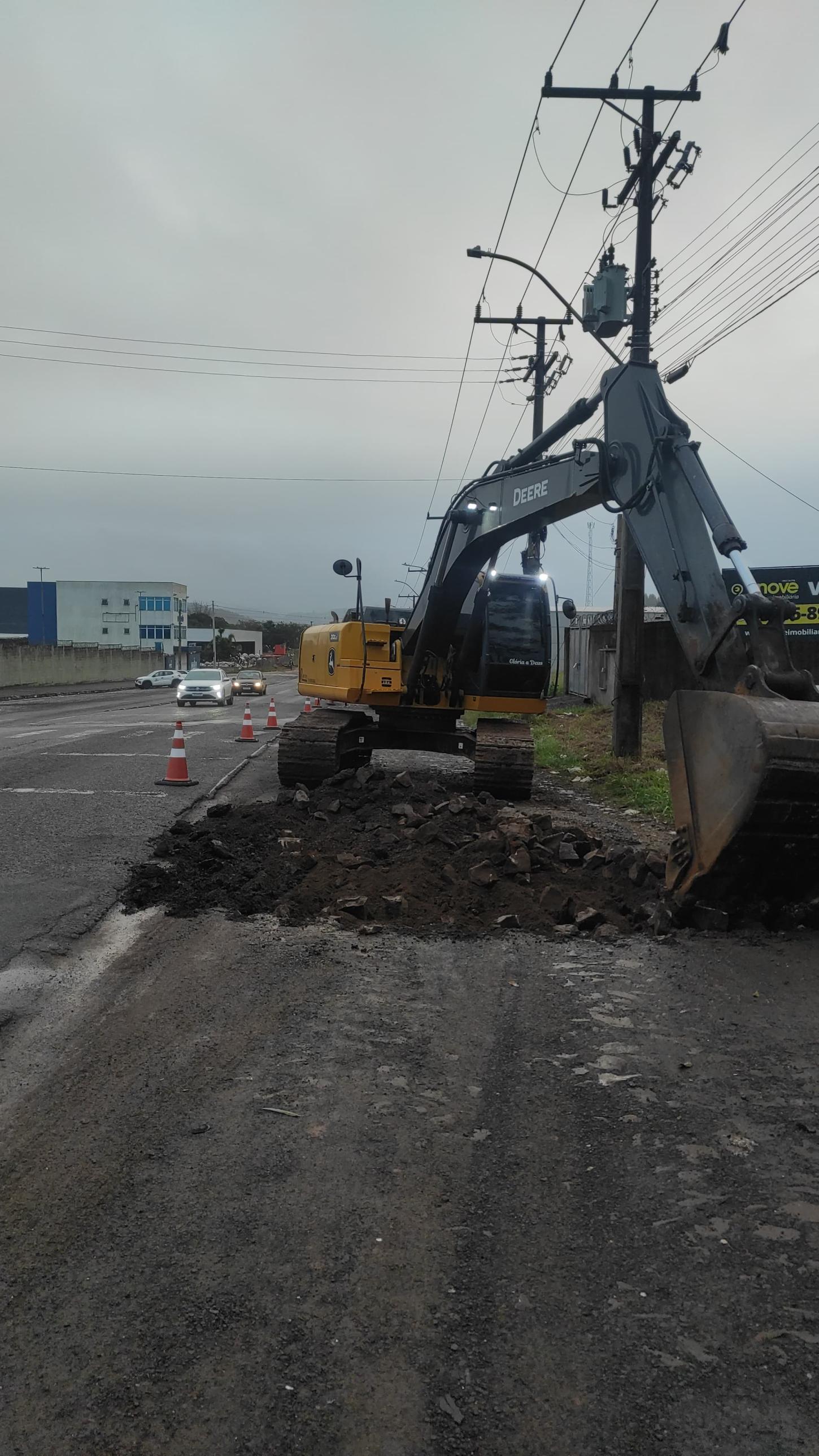 Continuidade das obras alteram trânsito na Rua Portão