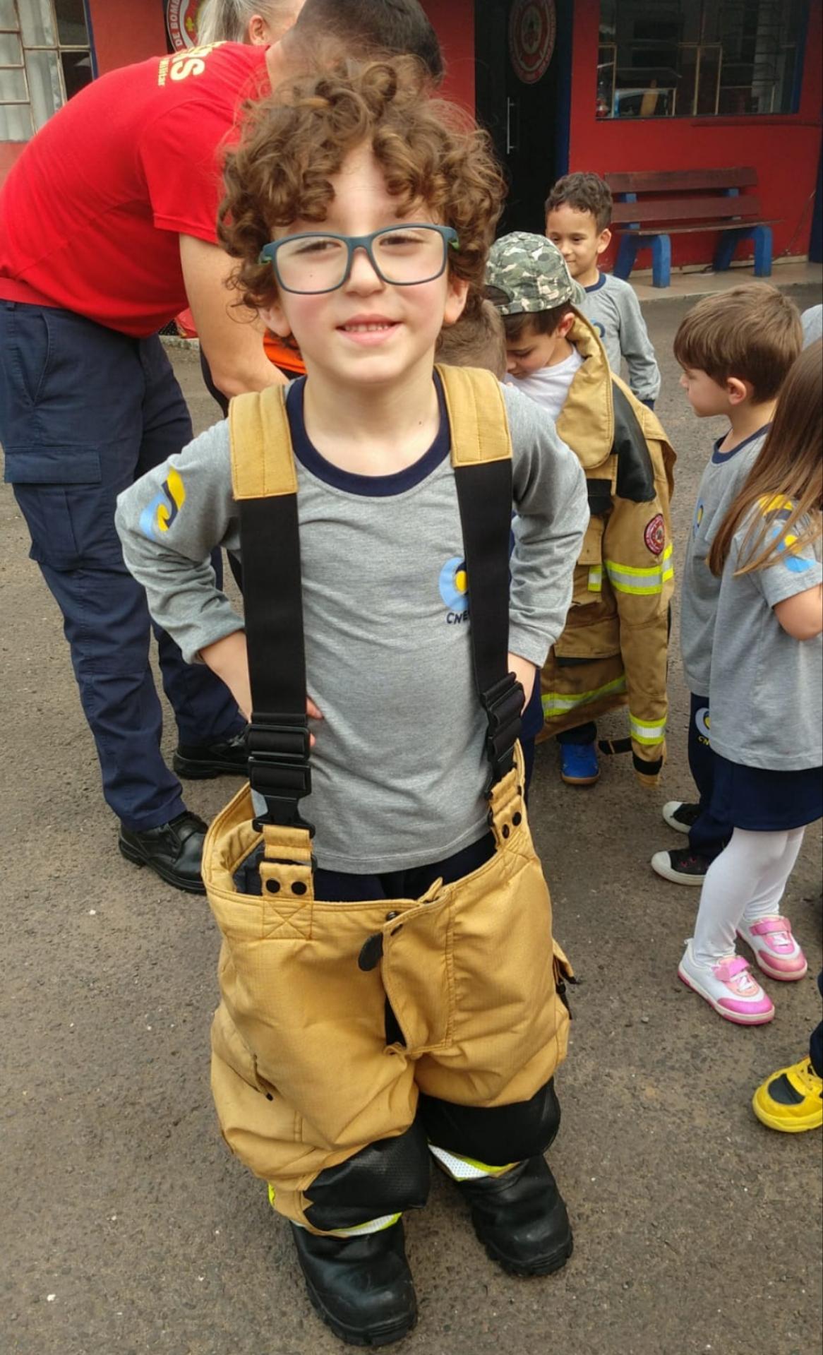 Alunos do CNEC visitam o Corpo de Bombeiros de Estância Velha