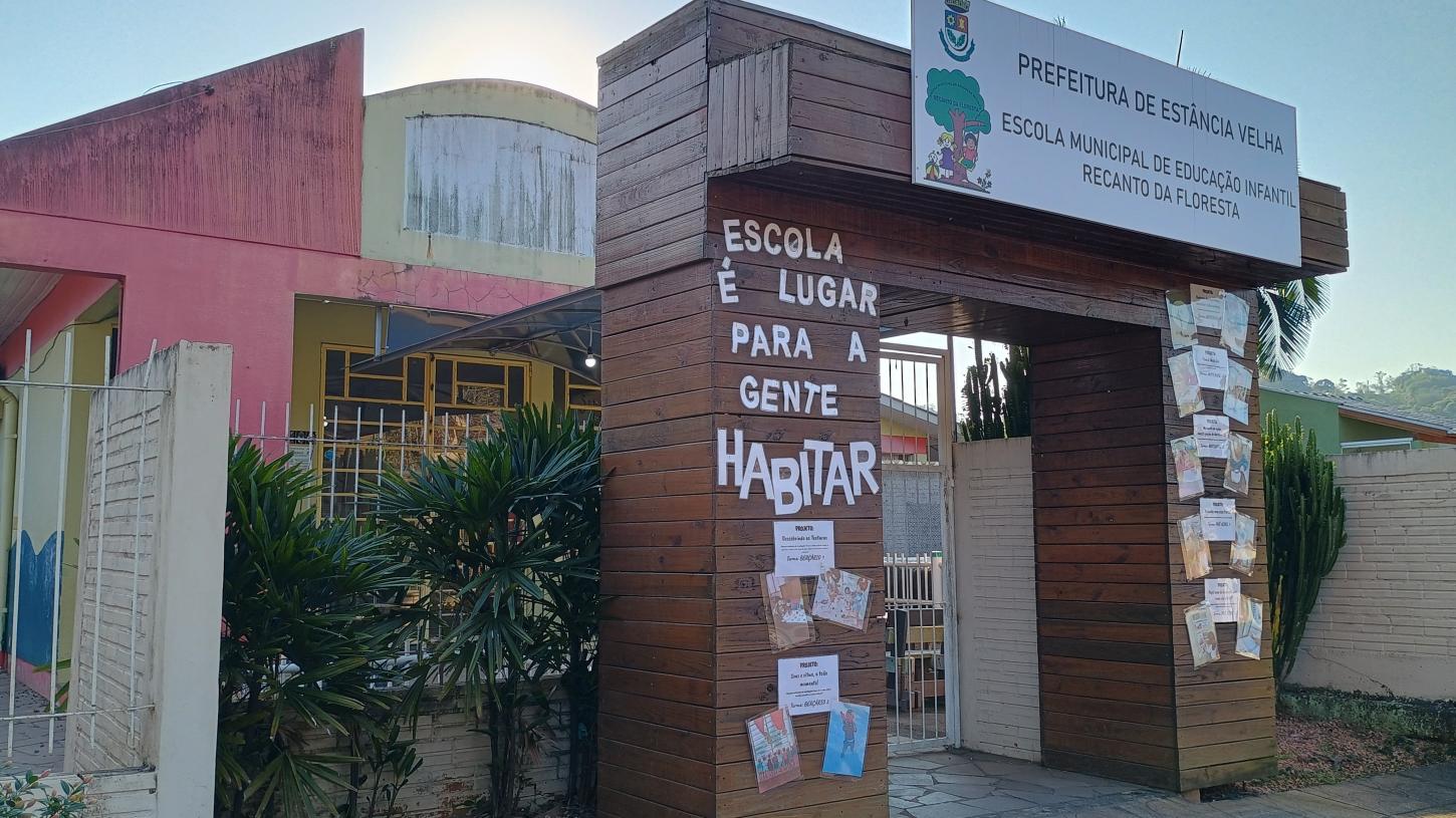 Cerca de 7500 estudantes voltam às aulas na rede municipal nesta segunda
