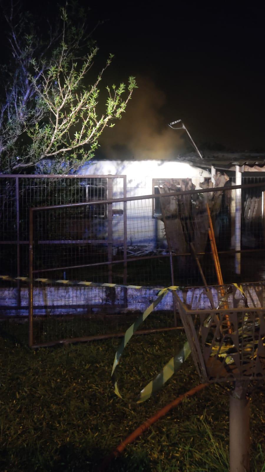 Moradora morre em incêndio que consumiu a residência nesta madrugada