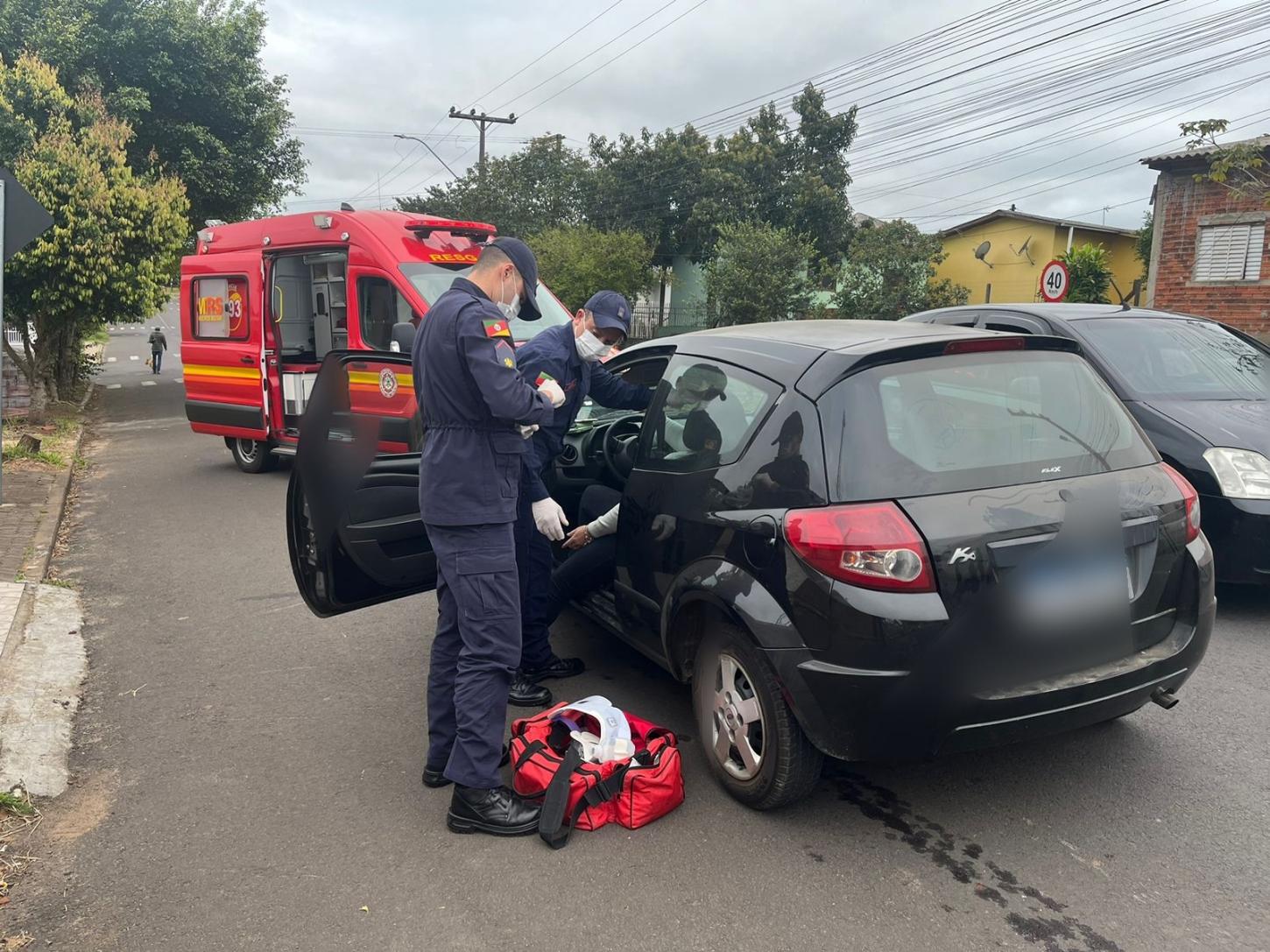 Acidente entre carros deixa feridos no Lago Azul