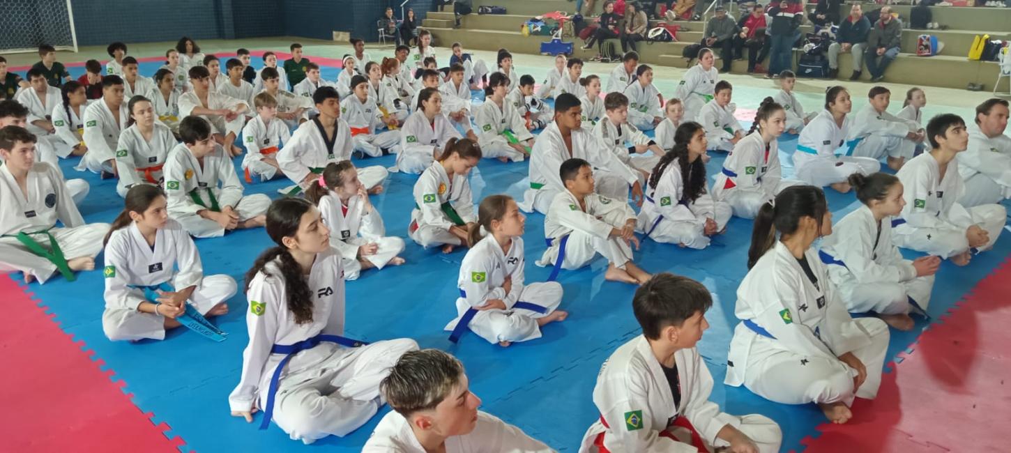 Atletas do município treinam com Seleção Gaúcha de Taekwondo