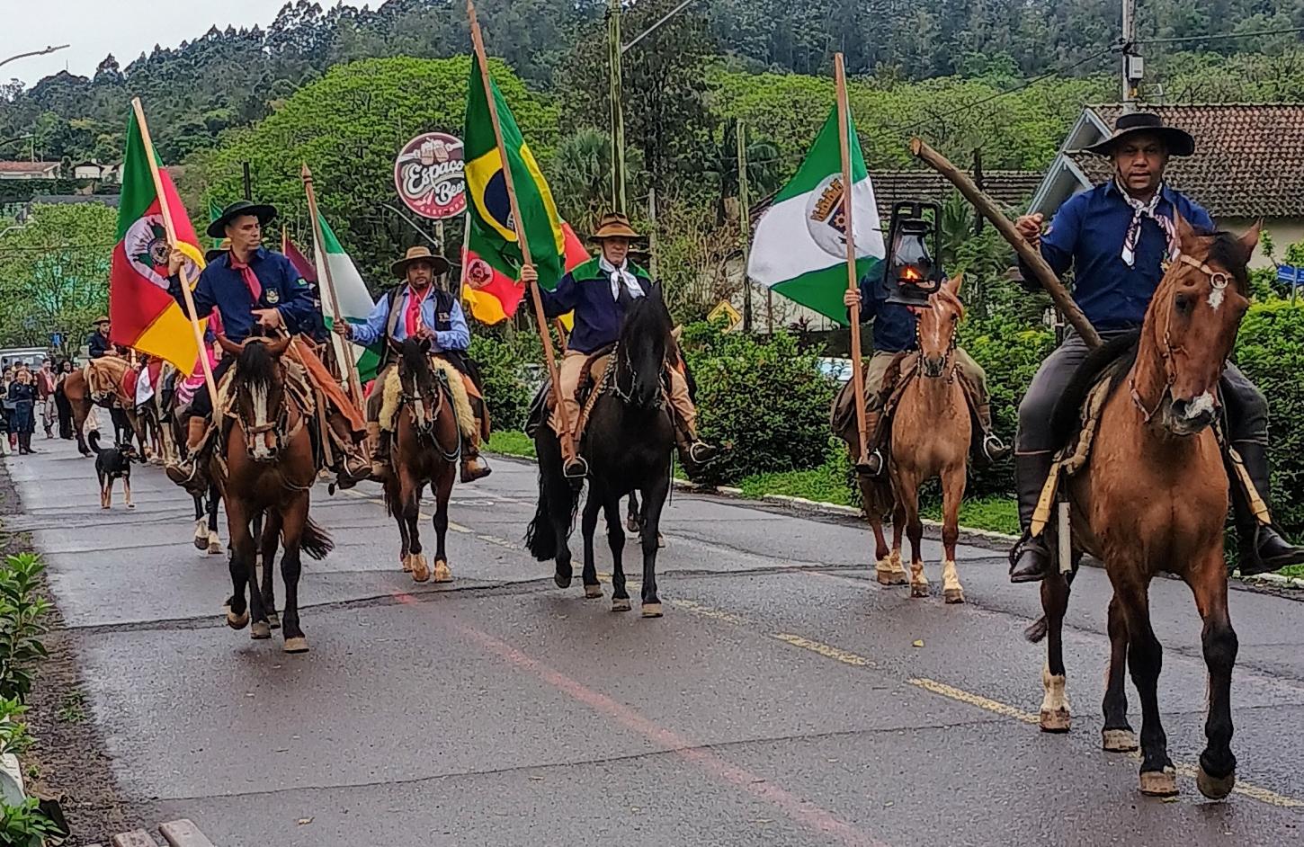 Estância Velha teve Desfile Farroupilha simbólico