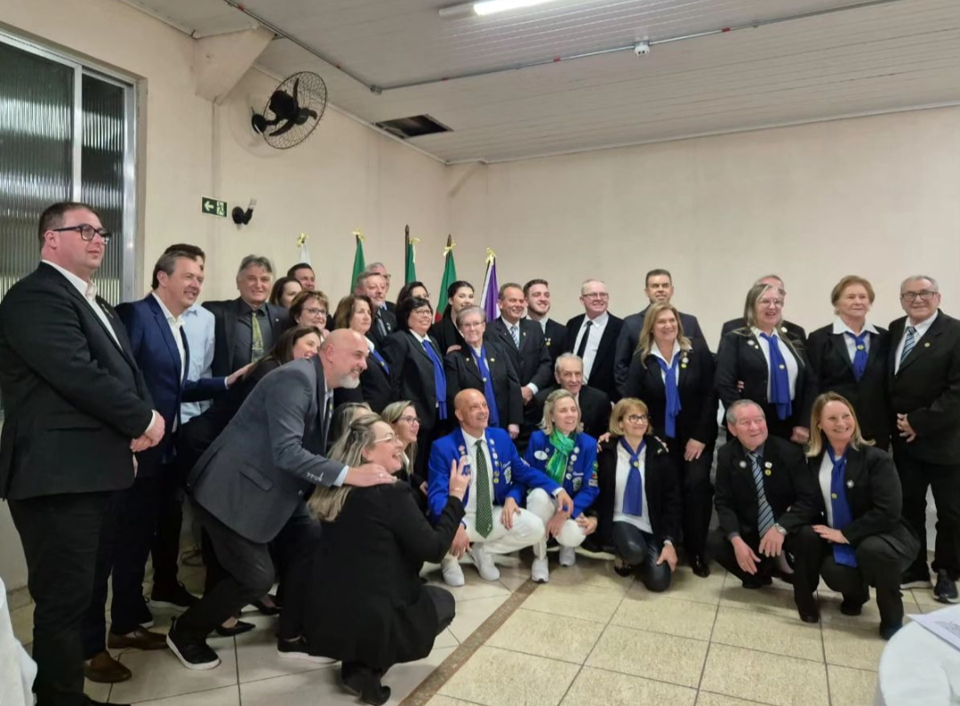 Lions recebe Governador Distrital em reunião festiva do 64° aniversário
