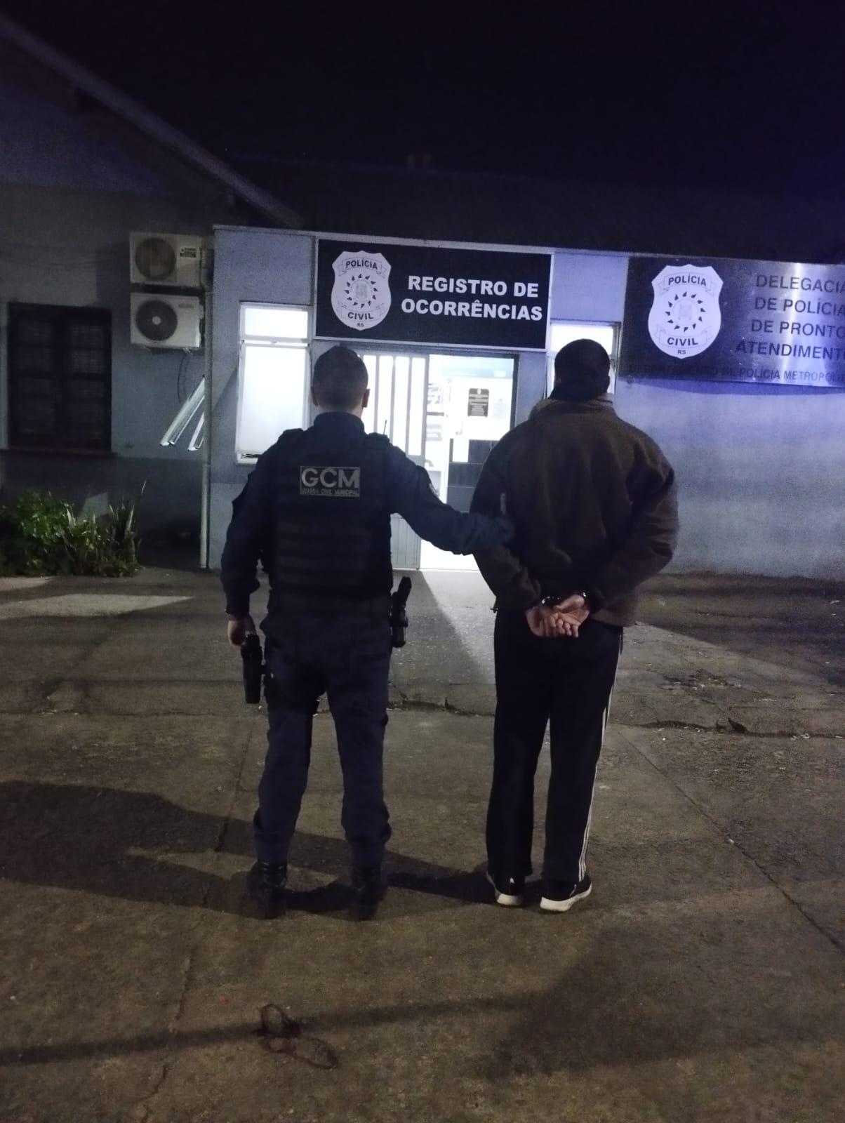 Mulher é agredida a socos e ameaçada pelo companheiro, que foi preso pela GM