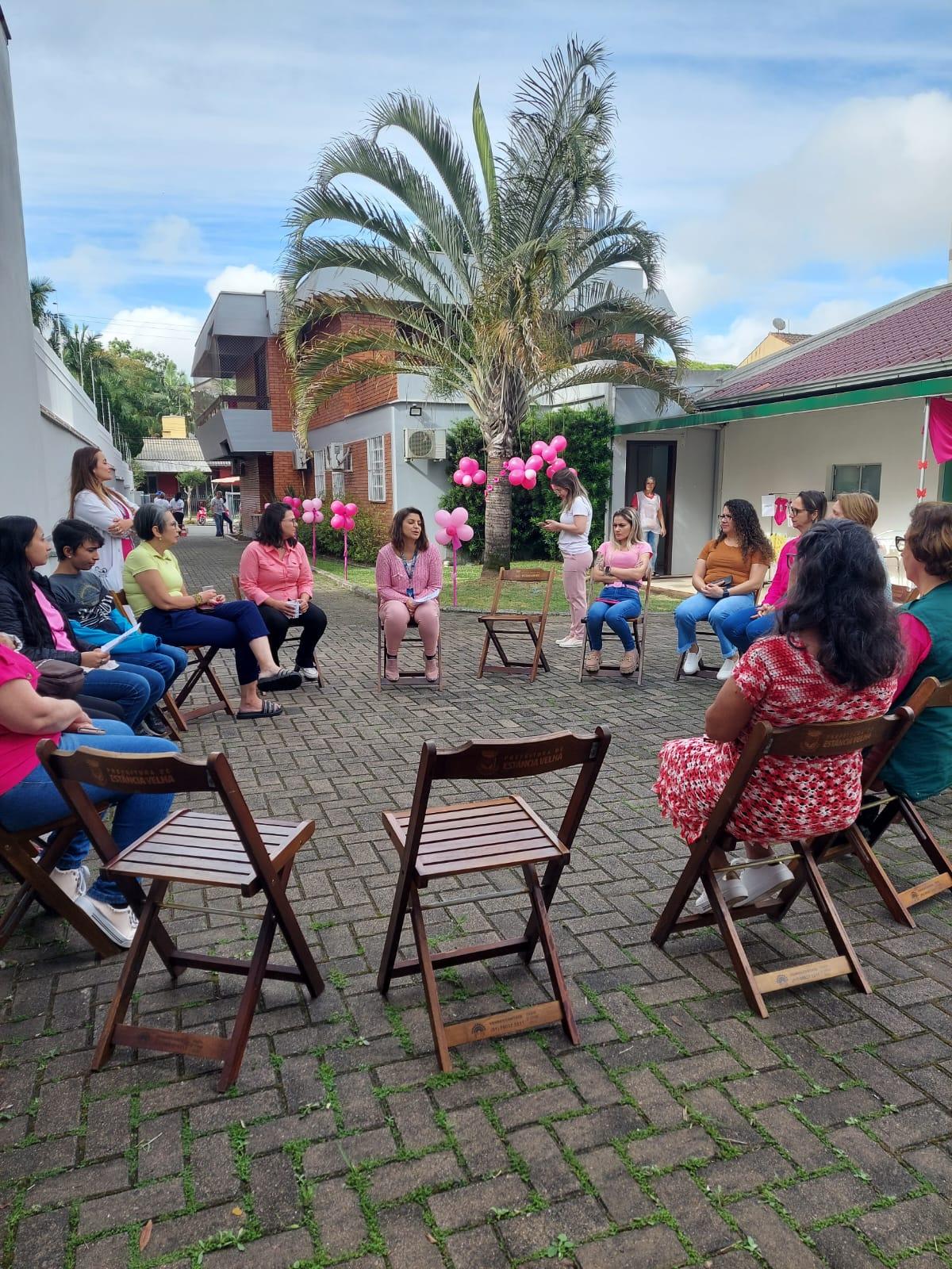 Atividades de conscientização sobre o Outubro Rosa nos postos de saúde
