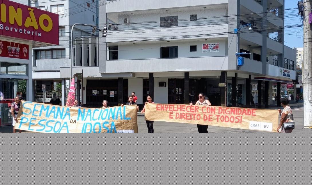 CRAS realiza blitz informativa sobre os direitos da pessoa idosa