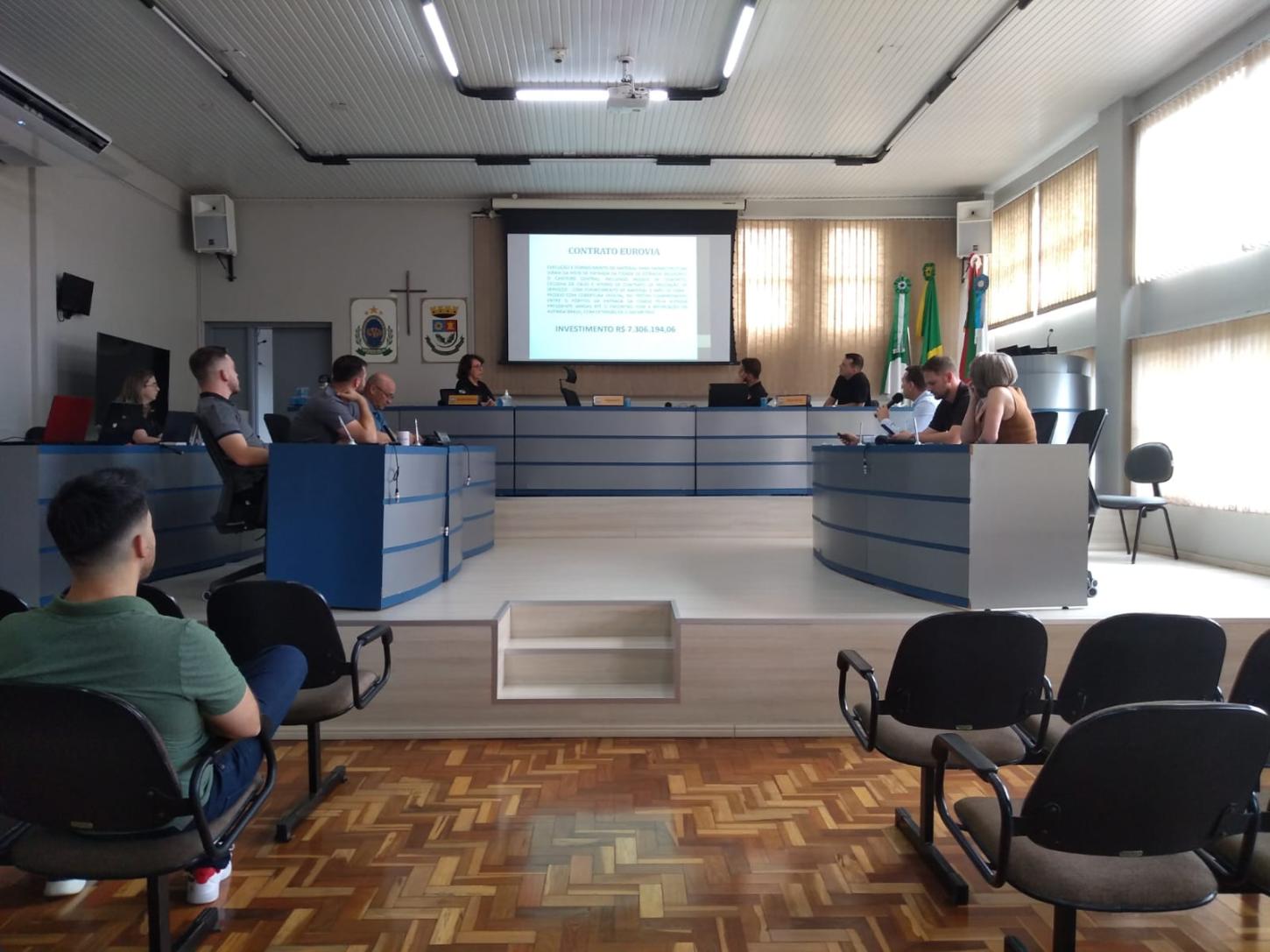 Comissão da Câmara aprovou projetos e recebeu prestação de contas da obra de revitalização