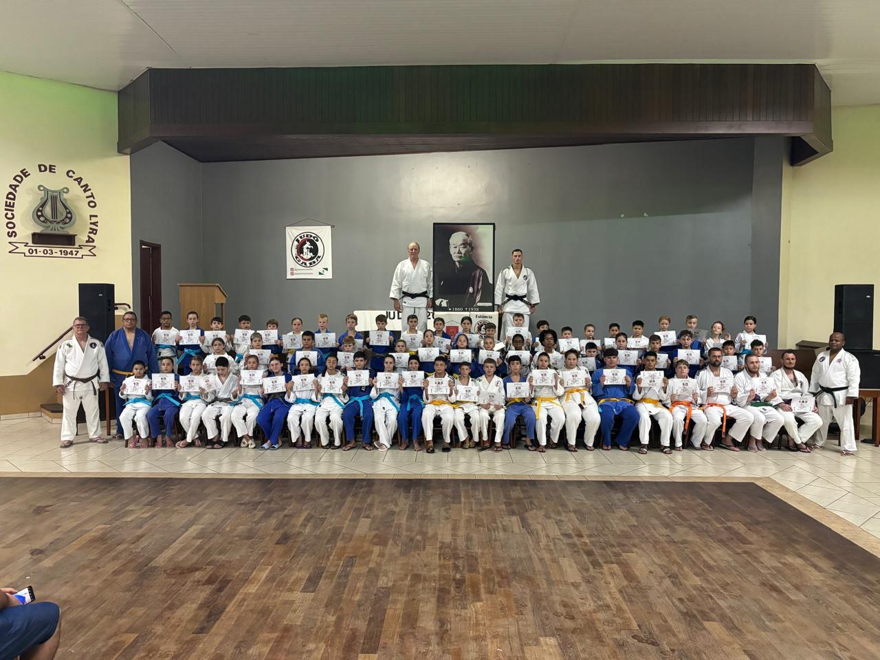 Judo Estância Velha tem evento de graduação de troca de faixas
